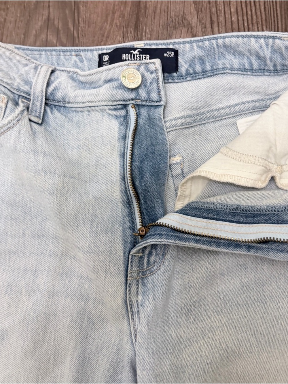 Hollister Ultra High Rise Dad Jeans Light Wash Straight Leg Vintage Stretch W25 - Picture 5 of 9